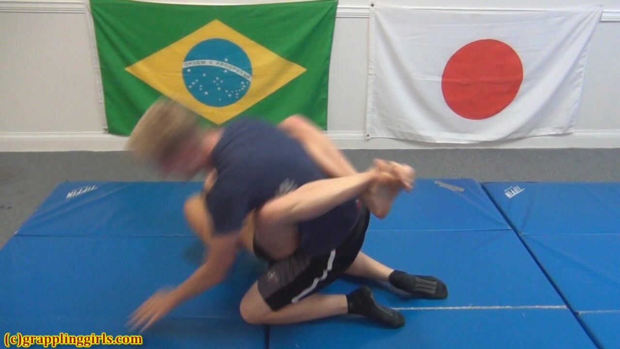 Liz Veyron dominates with scissors and chokes