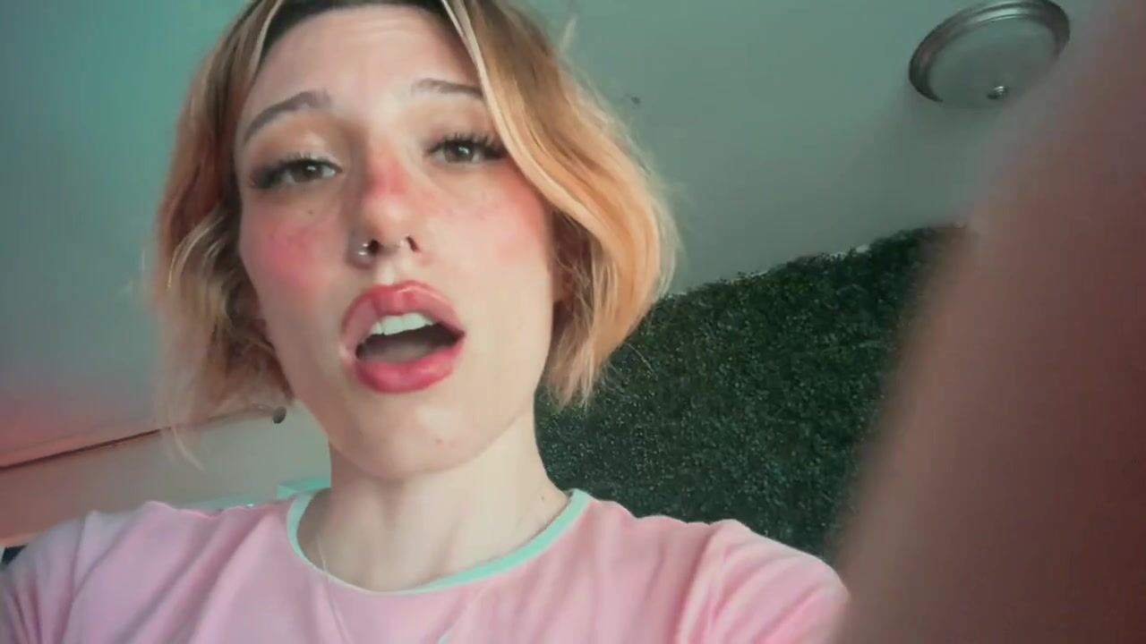 Elle Marz – Found hiding tiny VORE