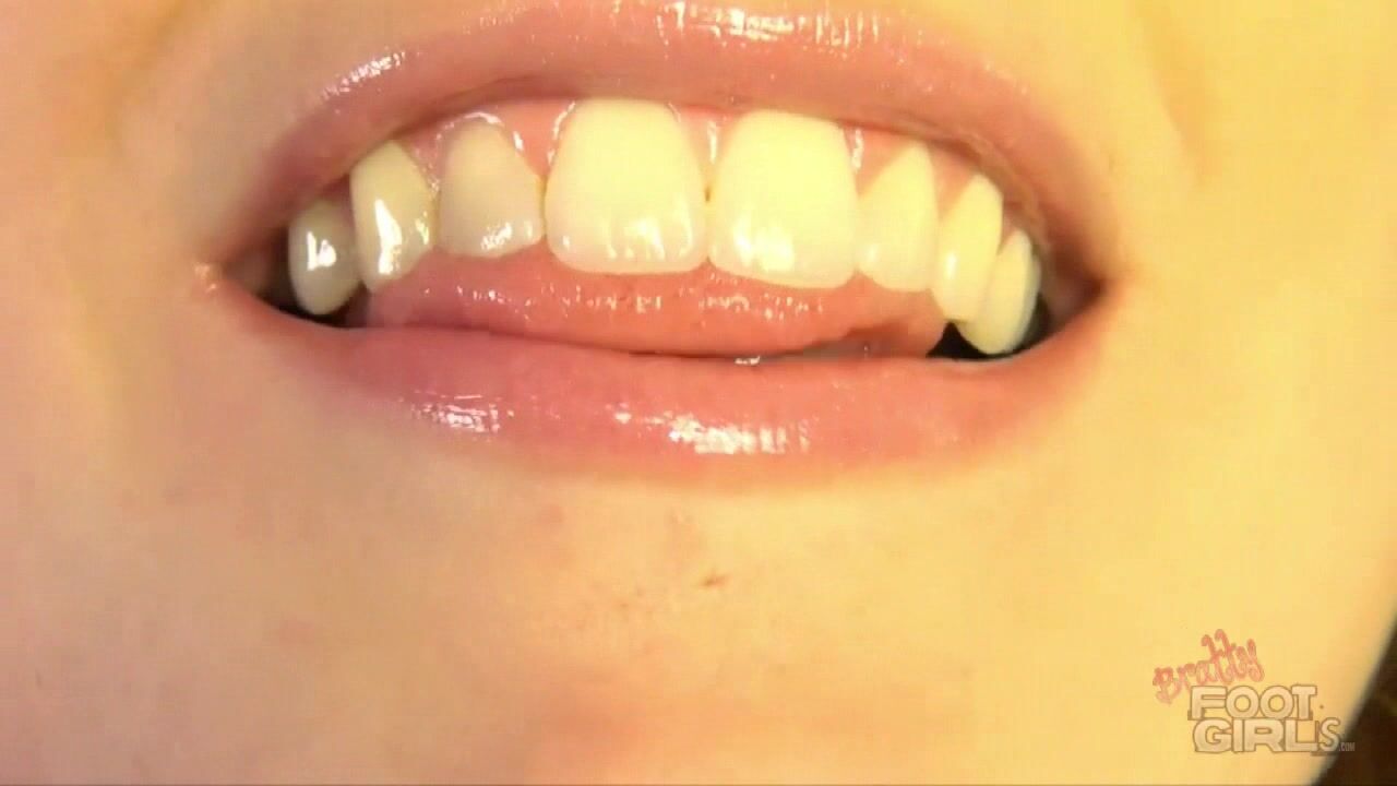 Jacquelyn Velvets Giantess Vore, Delivery boy for dinner