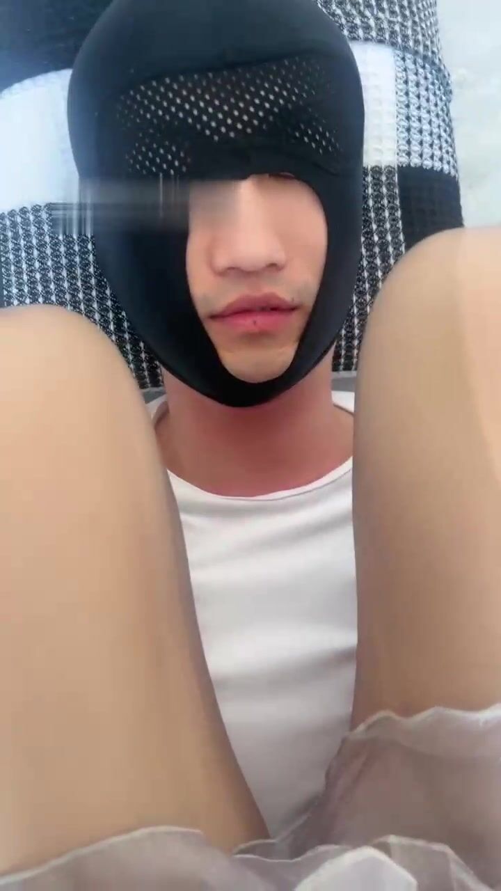 China girl choking man