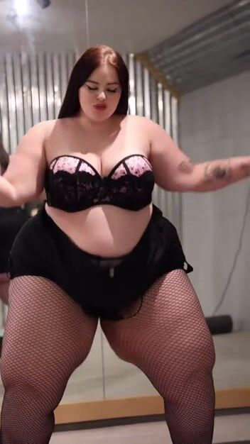 Snowangelcake dancing