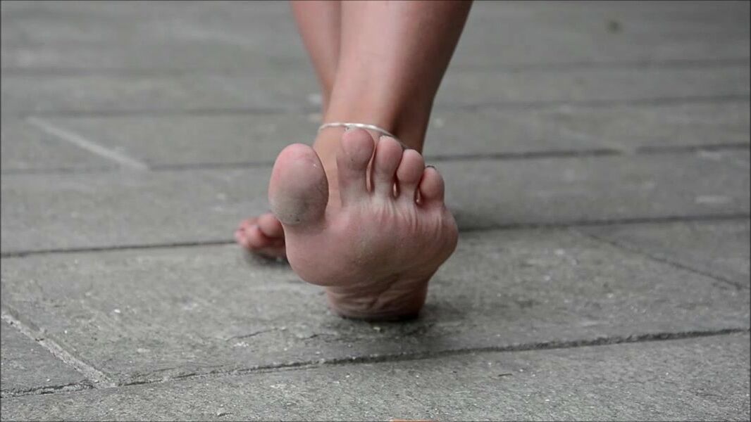 Chat Noirs naughty footshow