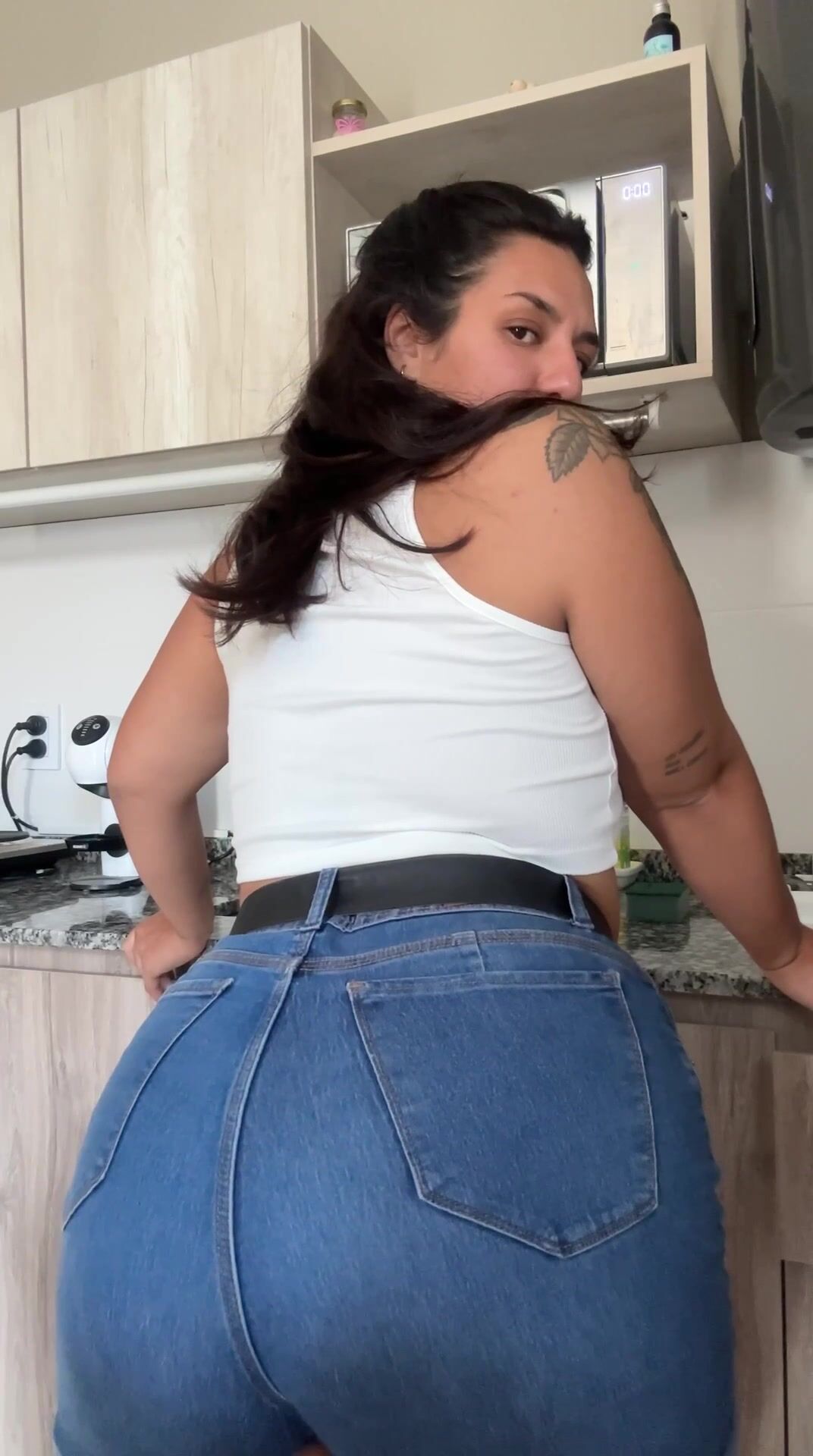 CARLA FART IN KITCHEN