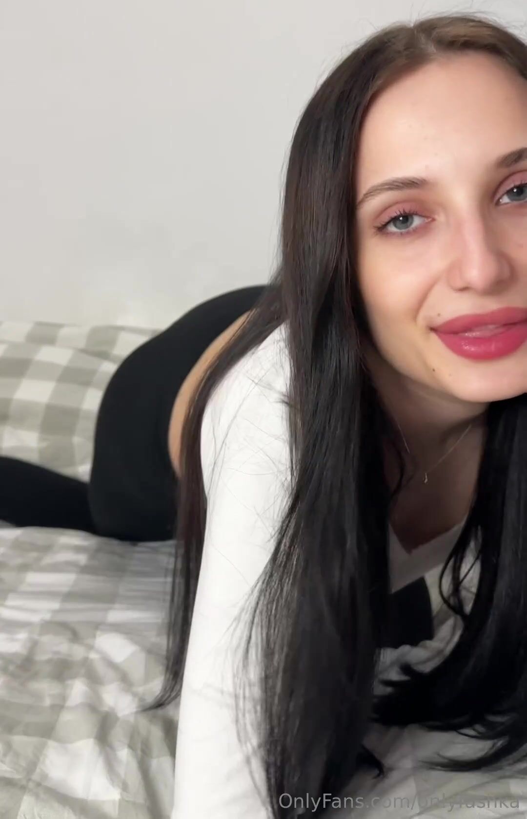 Onlyfashka feet joi in pose