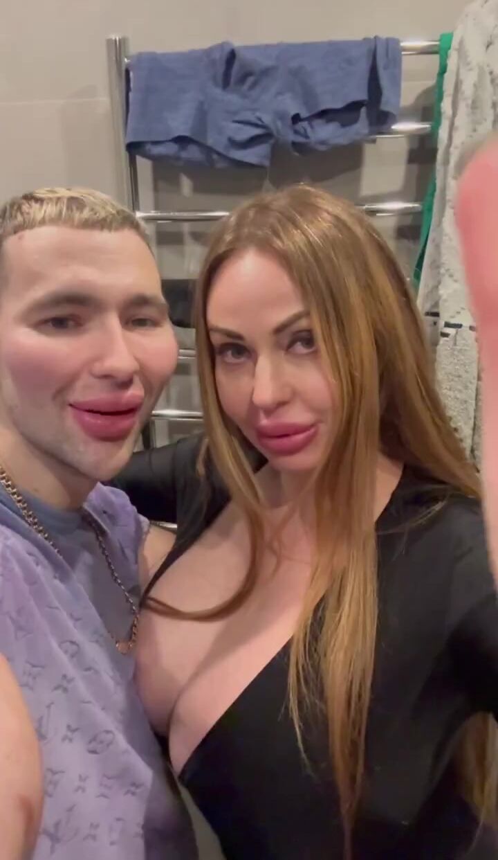 Arttania Fogelman kiss