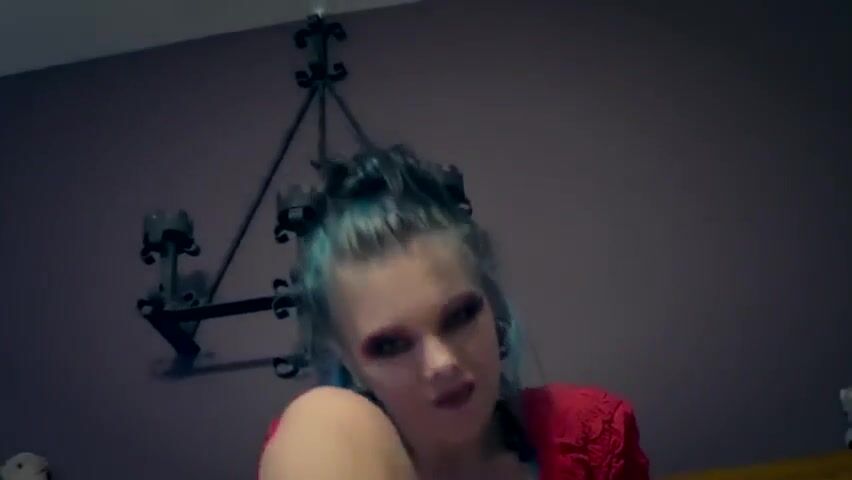 Giantess girlfriend