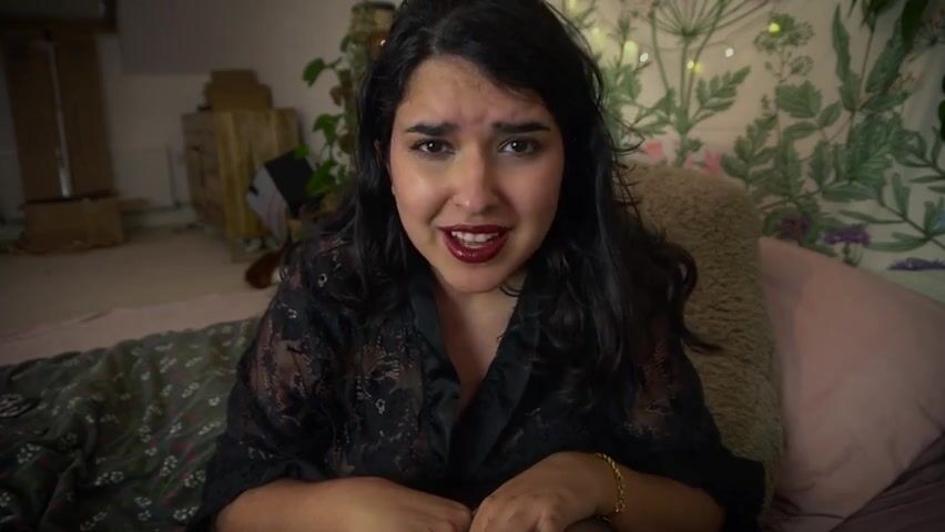 Mayapetite - MOMMY IS AN ESCORT