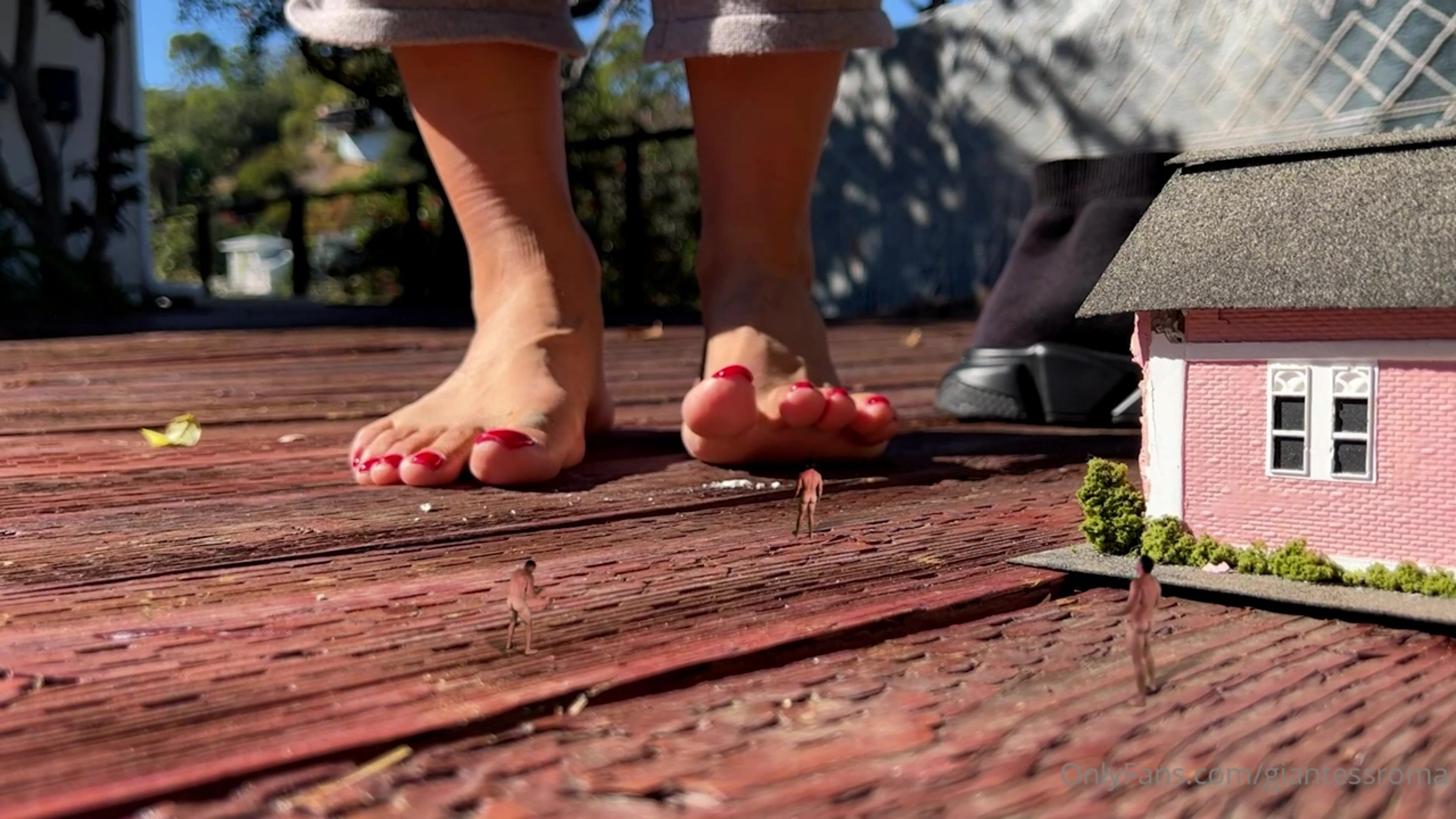 Giantess Roma-The brave little village