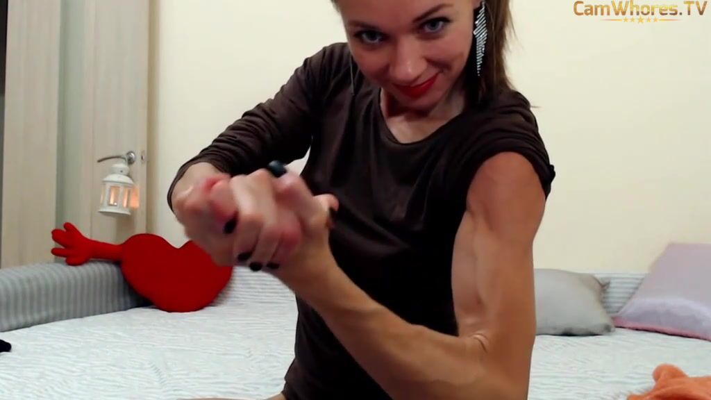 LadyEmotion - Flexing Until Her Veins Explode!