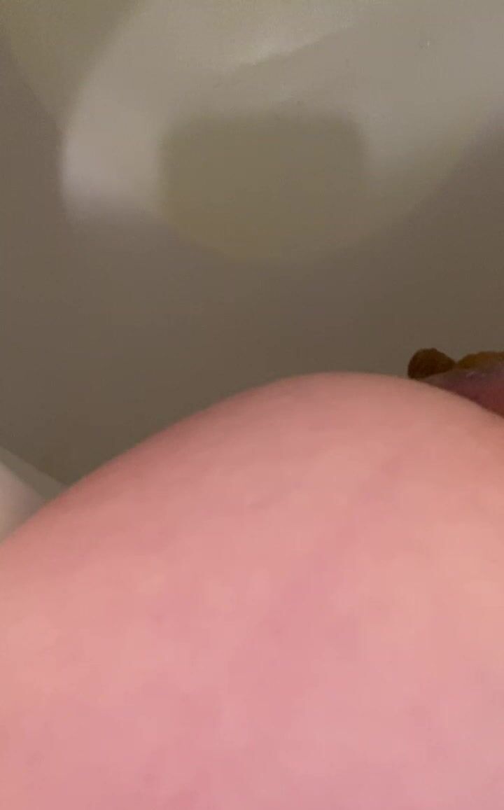 Jennifer toilet