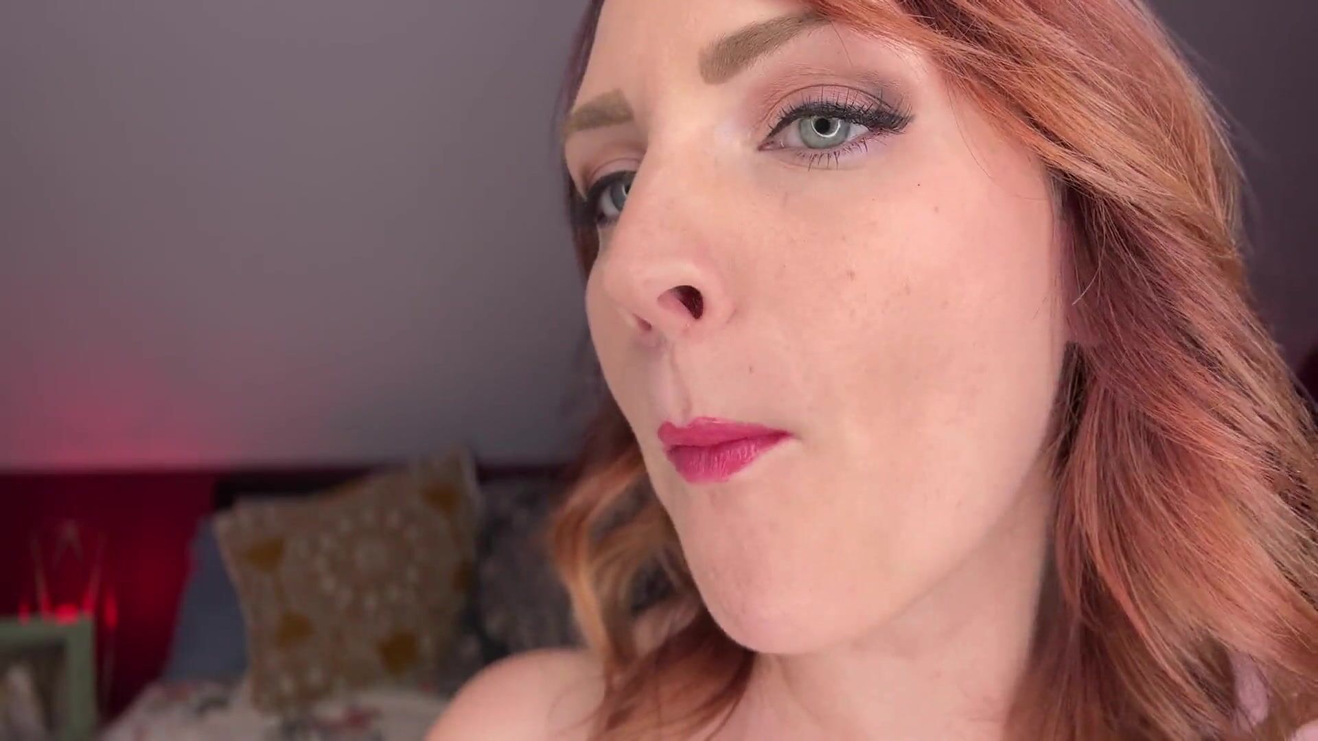 SneezeGoddess – Gummy Bear Vore