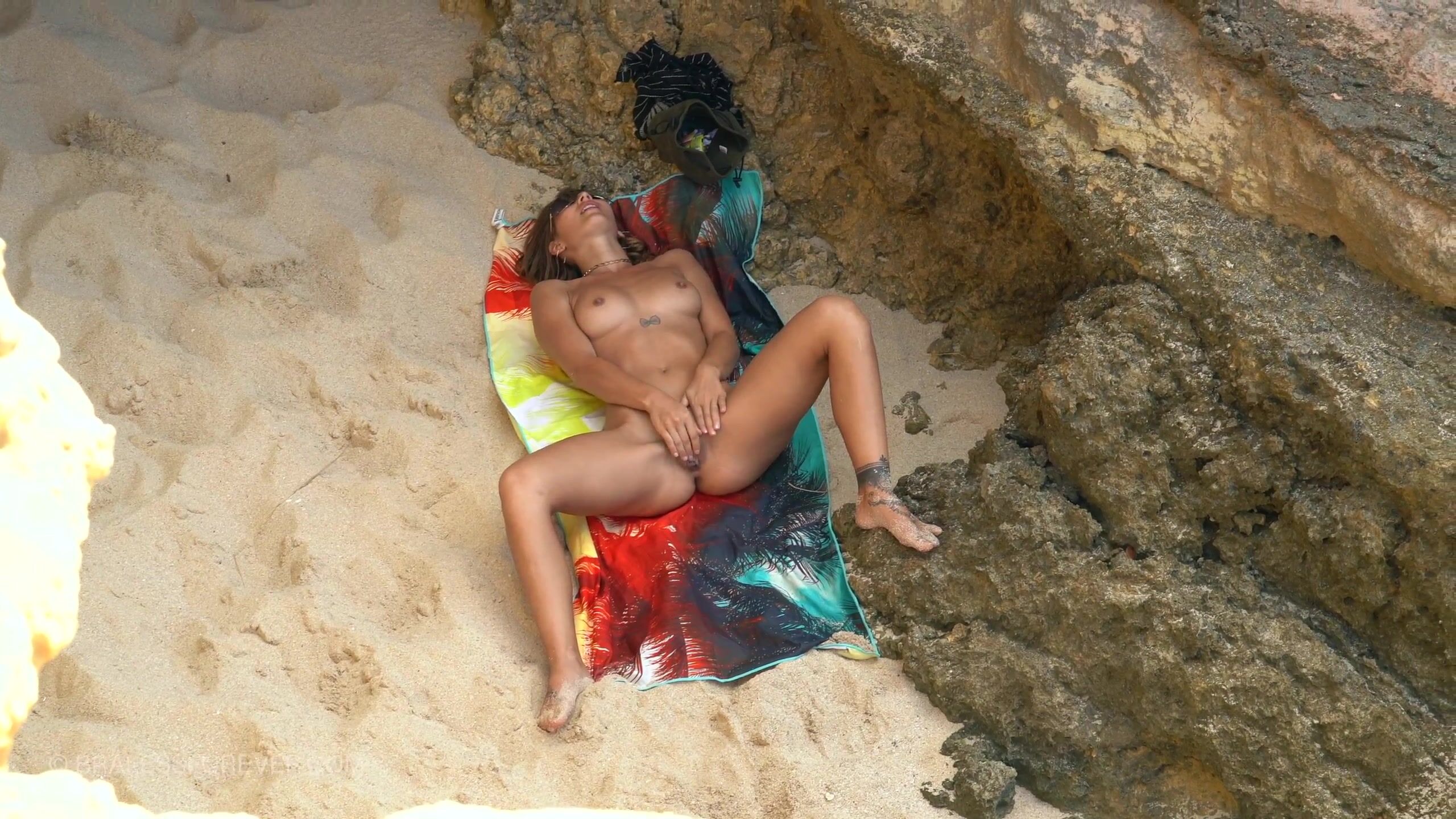 Rocky - Cliff Voyeur
