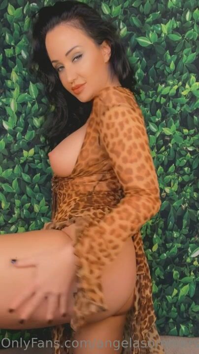 Angela Sommers solo tease