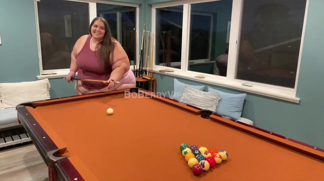 Ssbbw Boberry - Fatty Plays Pool