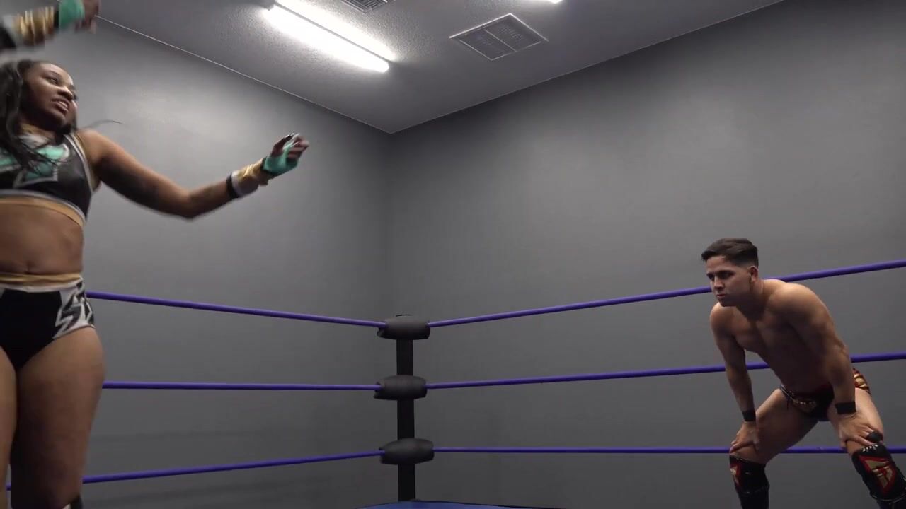 Ariel dominguez  vs sahara seven