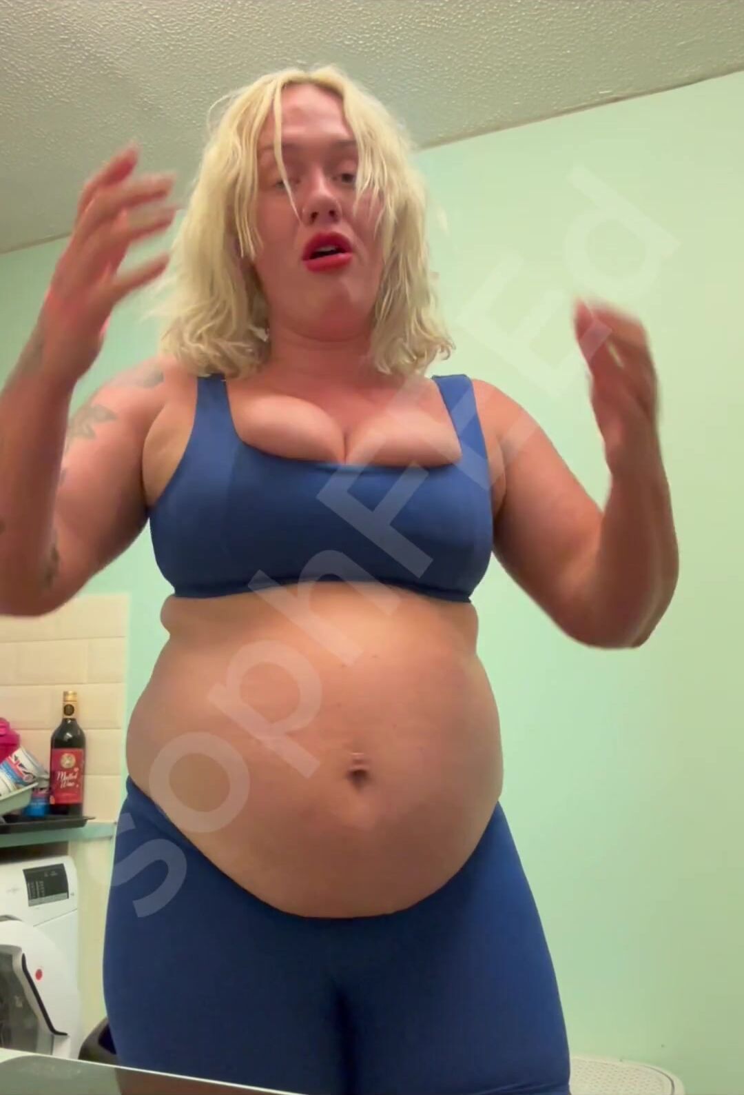 Sophffed big belly small clothes