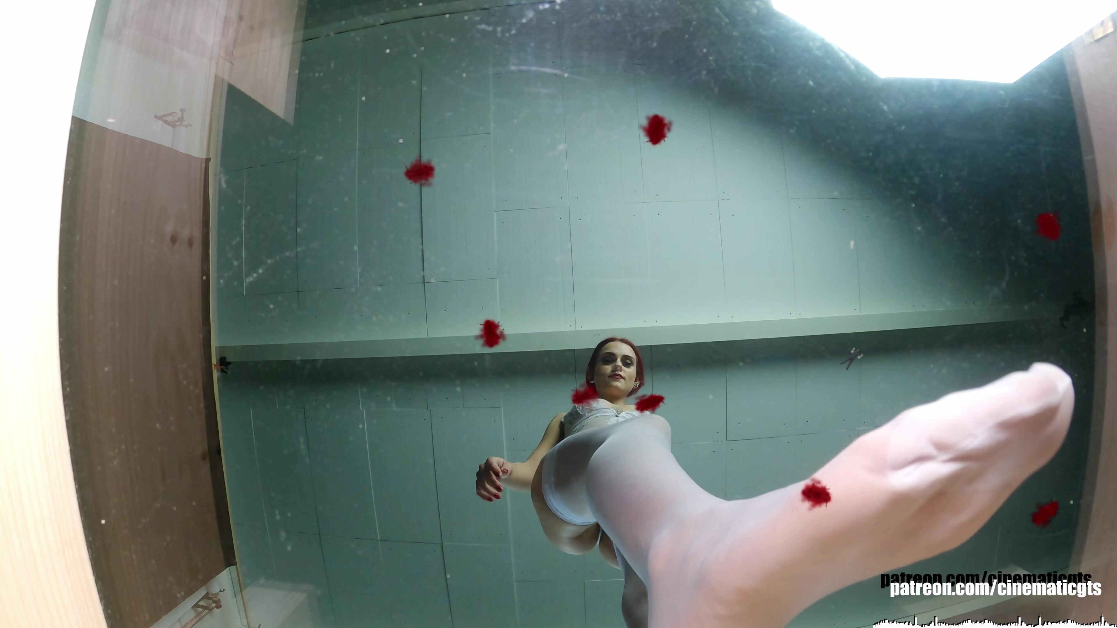 Giantess Queen Green - Under Glass Crush