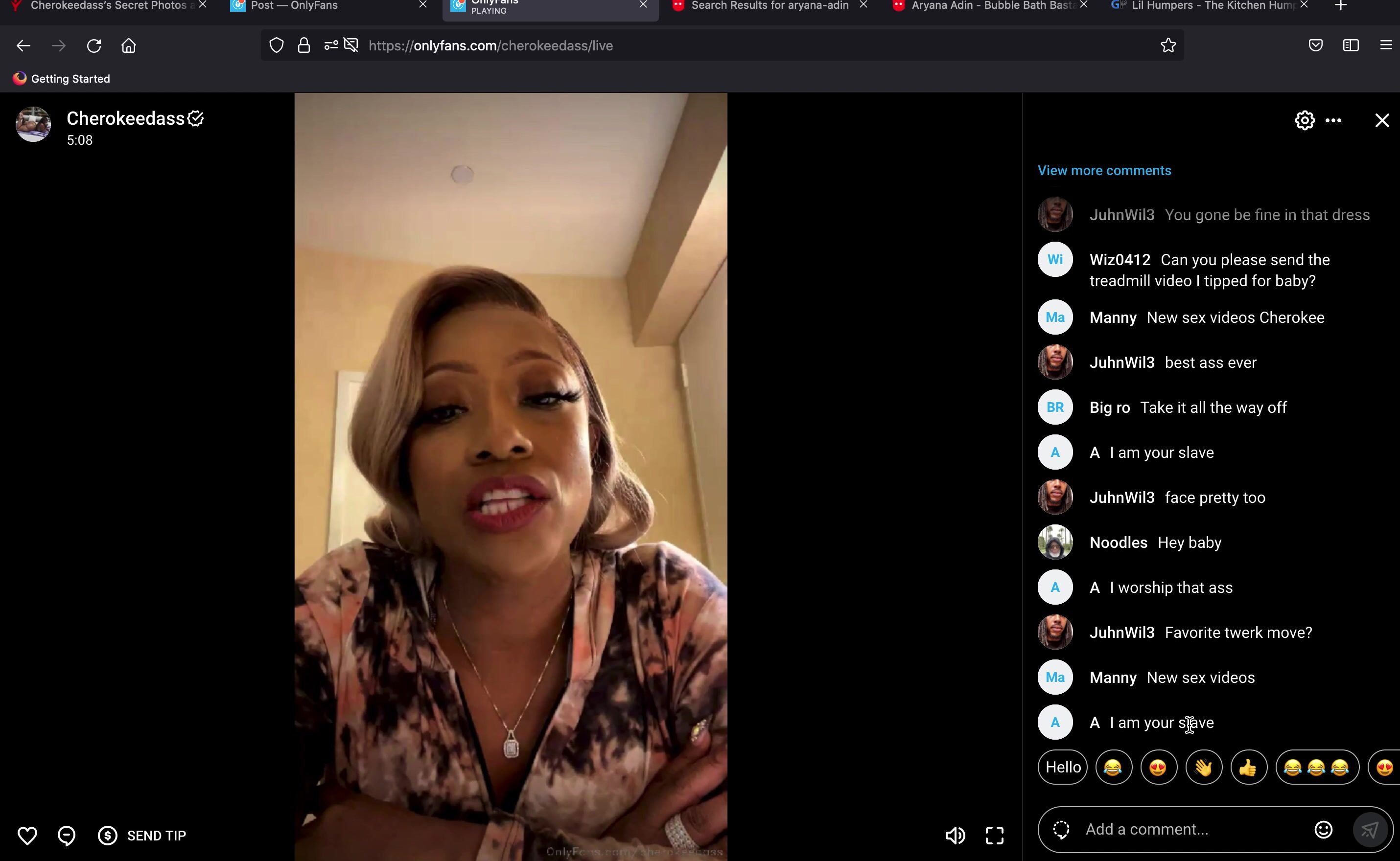 Cherokee D'ass Shows Cheeks Live