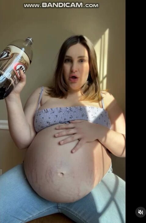 Rylie Preggo Belly