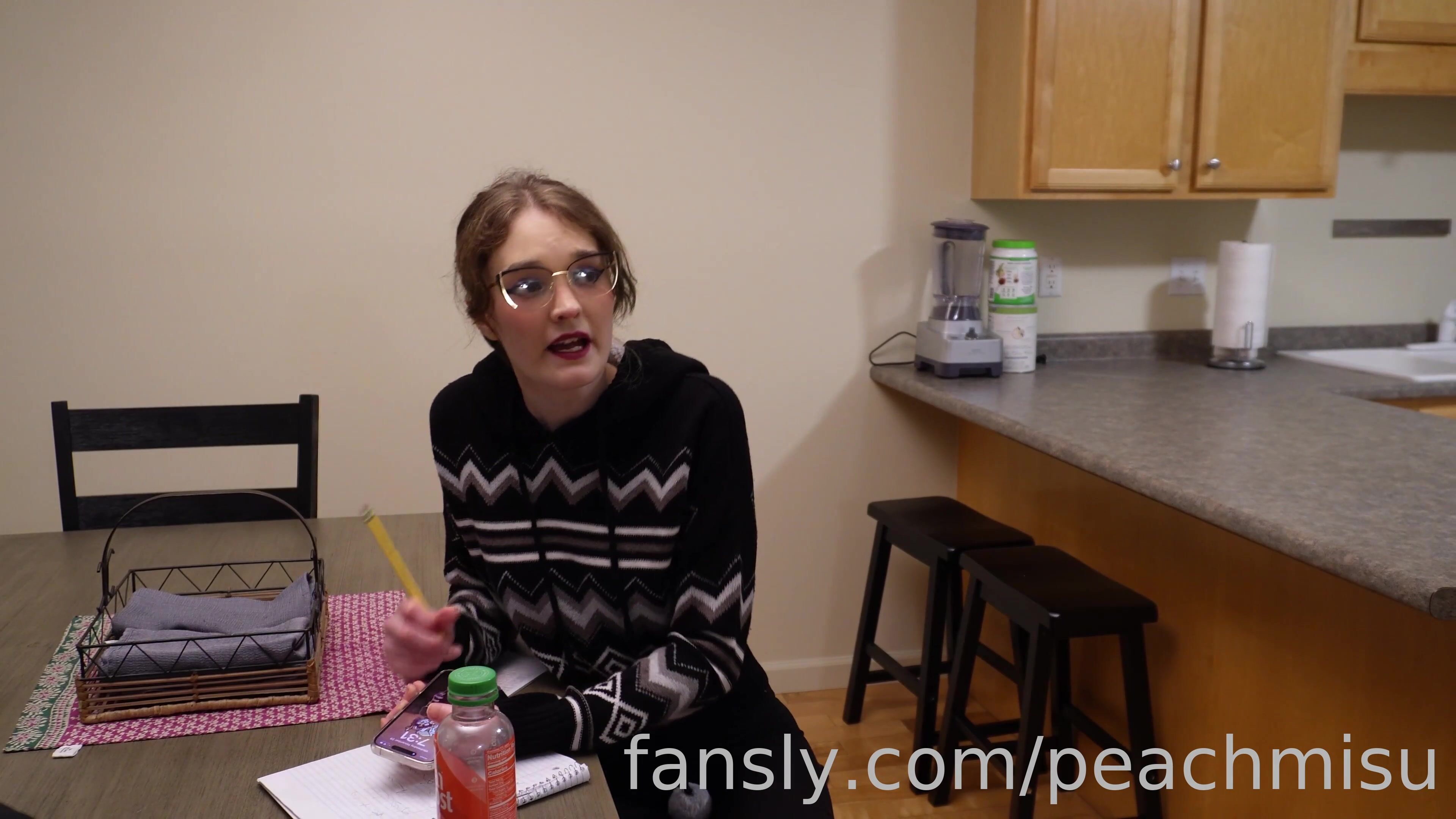 Peachmisu same size vore couple