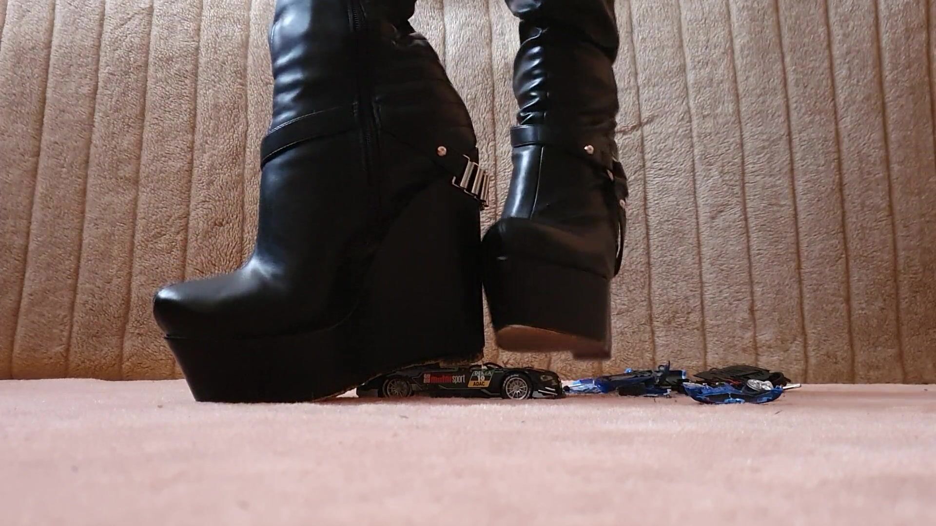 giantess girl toy car crush part1