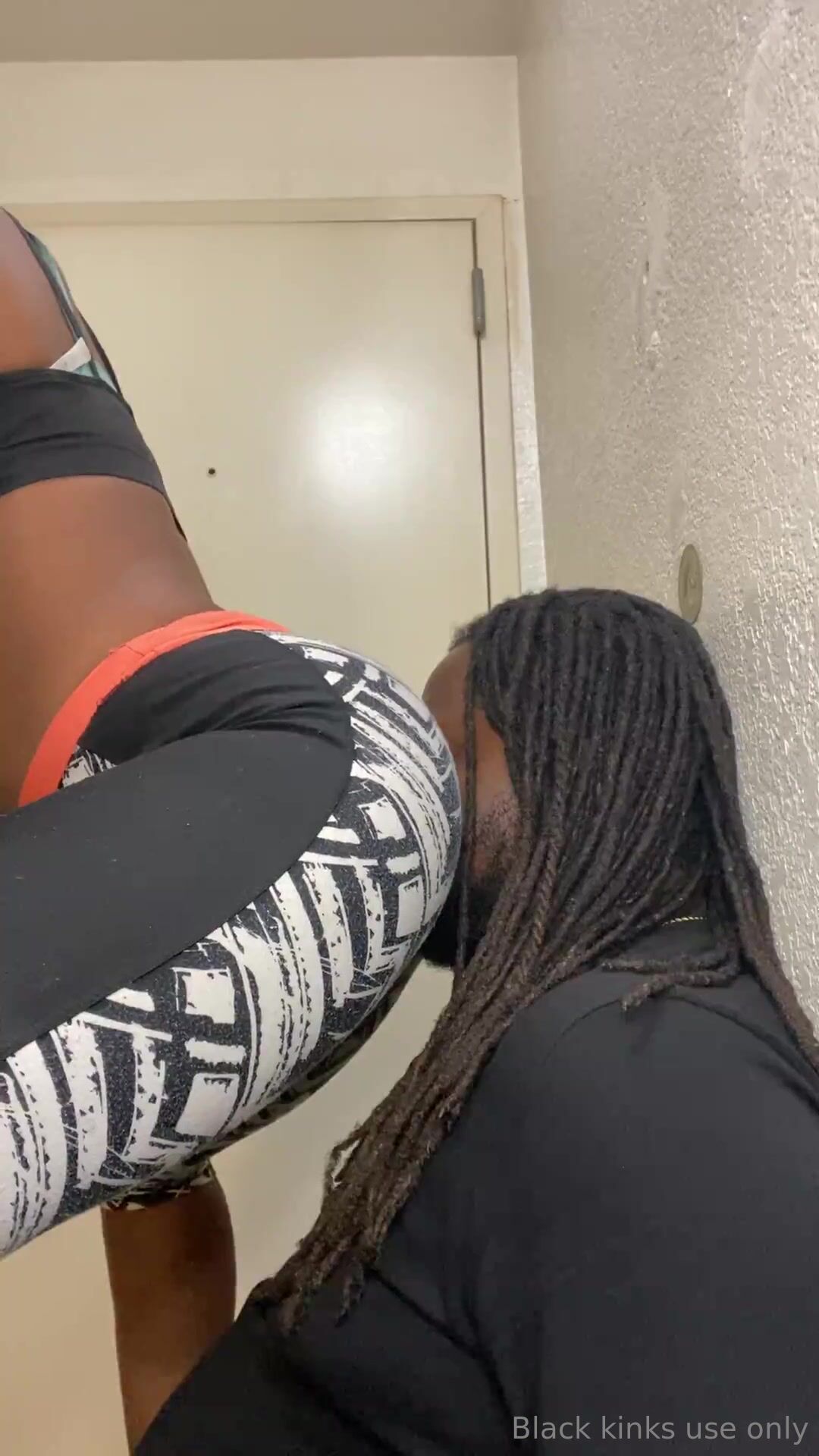 BlackKinks Face Twerking Sweaty Leggings