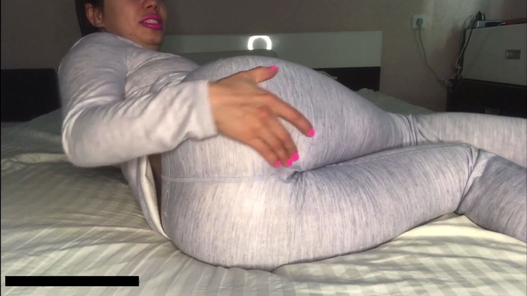 Leacoco farting in sweatpants joi