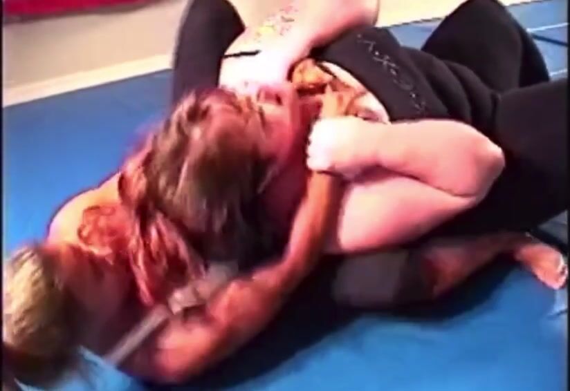 Tiny Woman dominates BBW