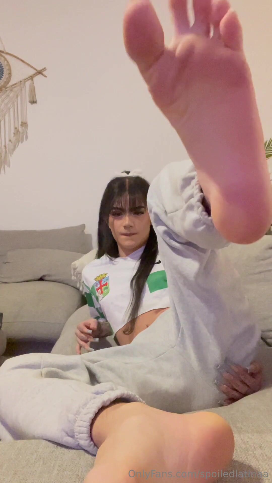 Spoiledlatinaa feet joi