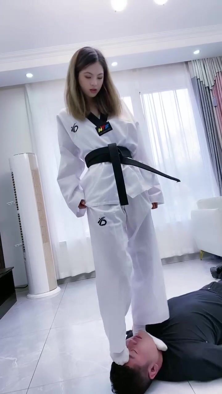 chinese girl wearing gi scissor guy