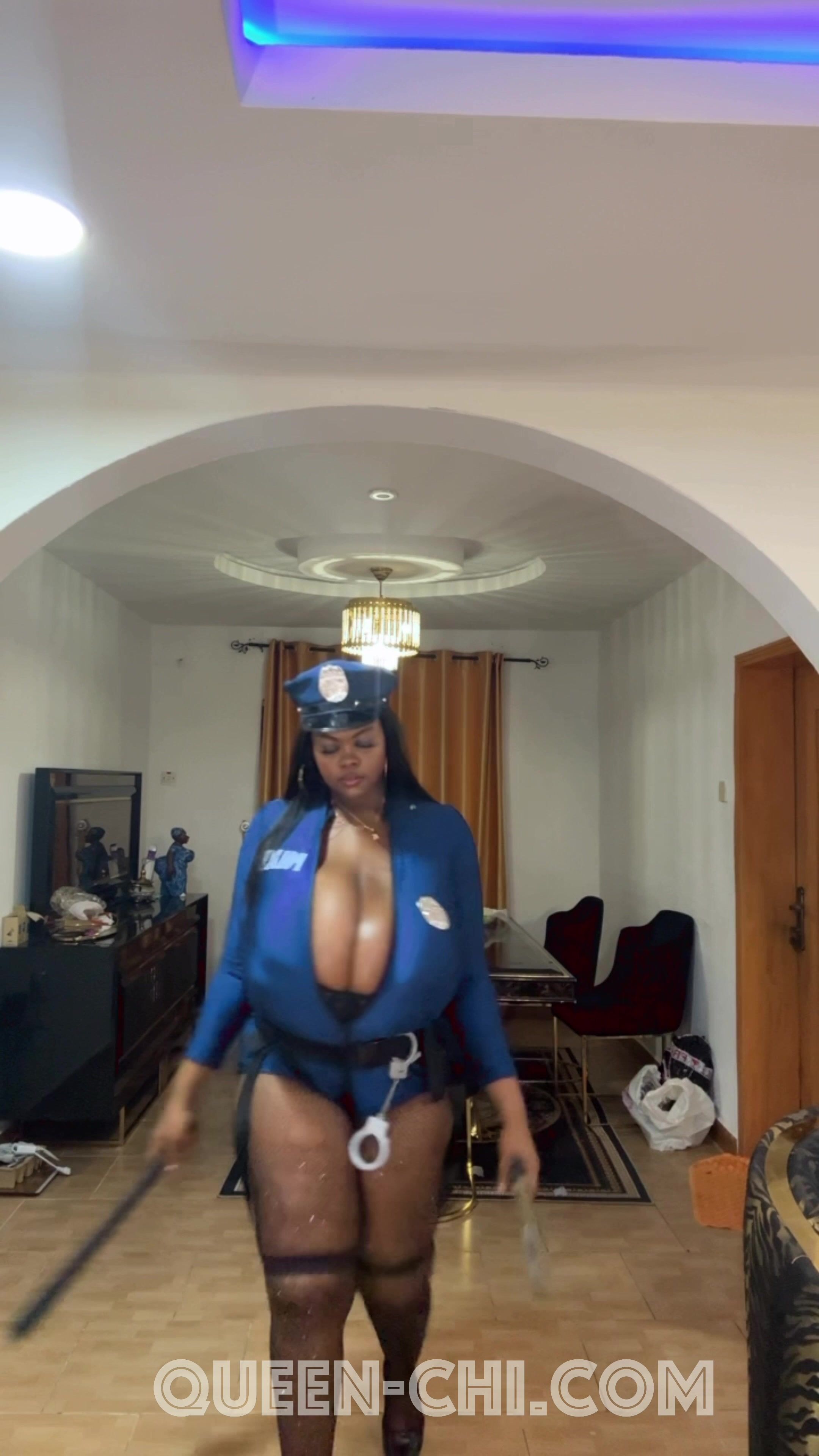 Chioma Lovv: Sexy-cop-without-a-bra !