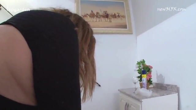 Cris big butt face farts
