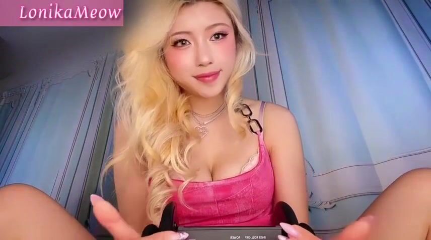 LonikaMeow barefeet