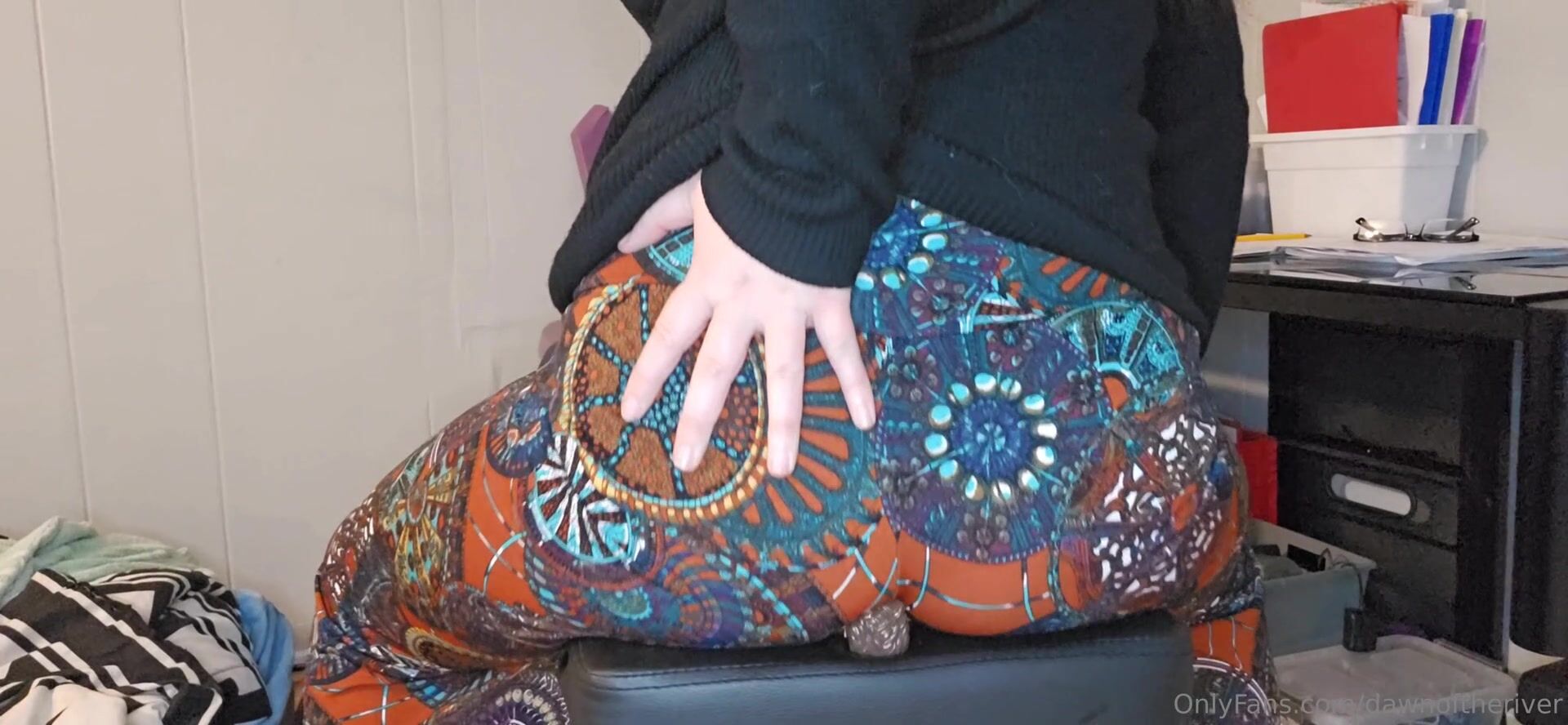 dawnofthegiantess - Giantess Fart Therapy