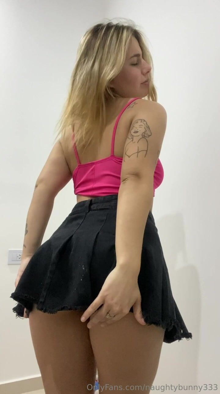 camila_farts black skirt farts