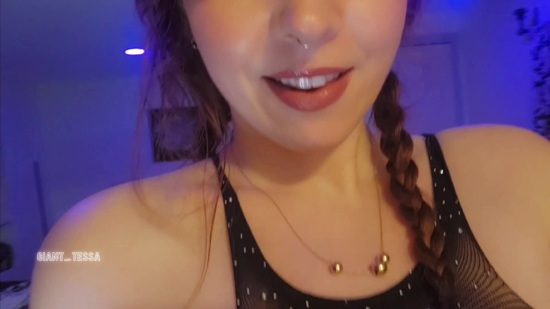 Giantess Gives a tour