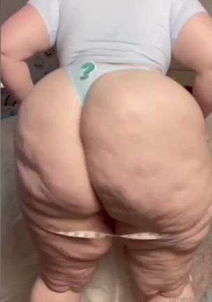 Laneyblue clapping ass