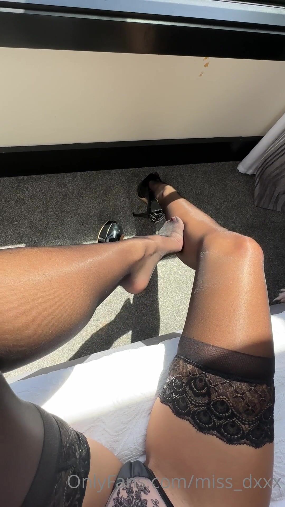 Miss_dxxx stocking and heels