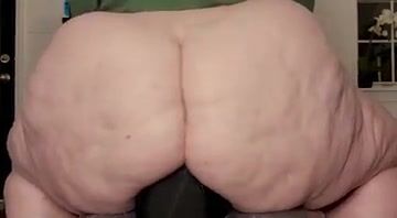 Miss Squish brutal facesitting man
