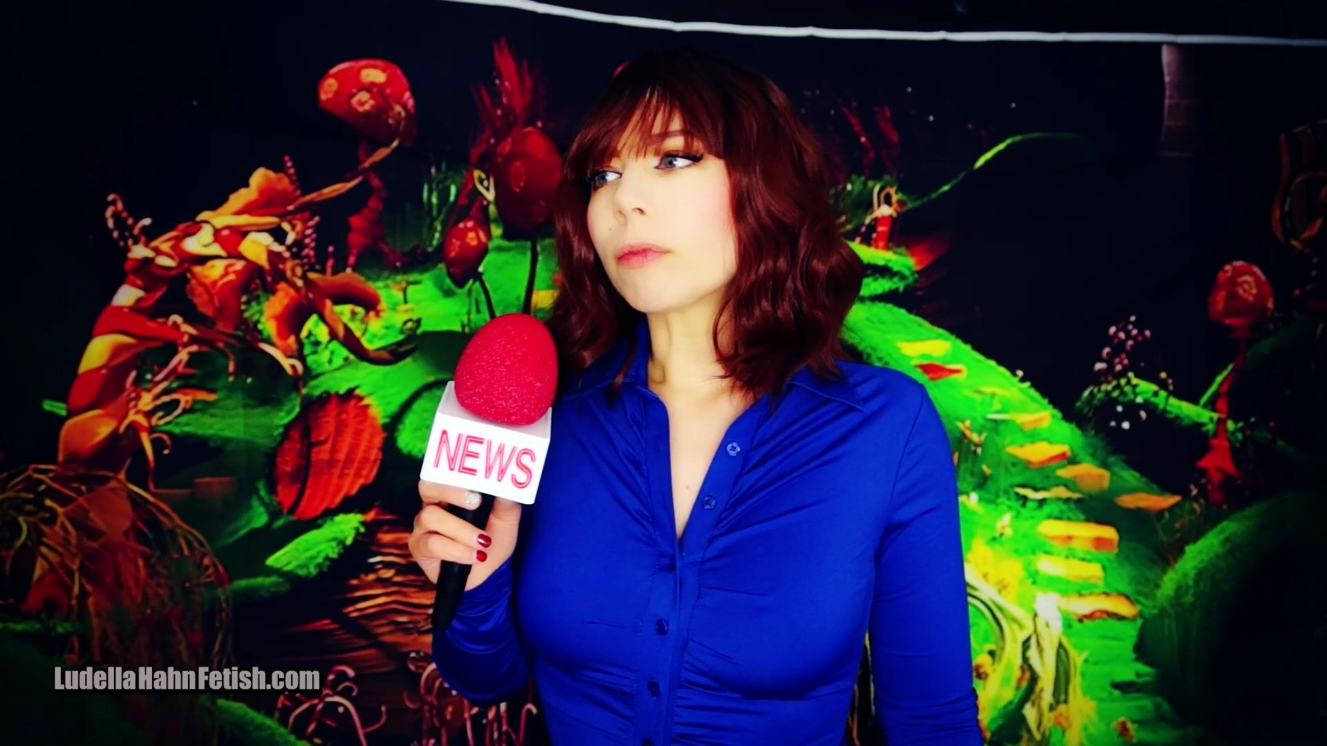 Ludella Hahn - A Juicy Story (News Blueberry)