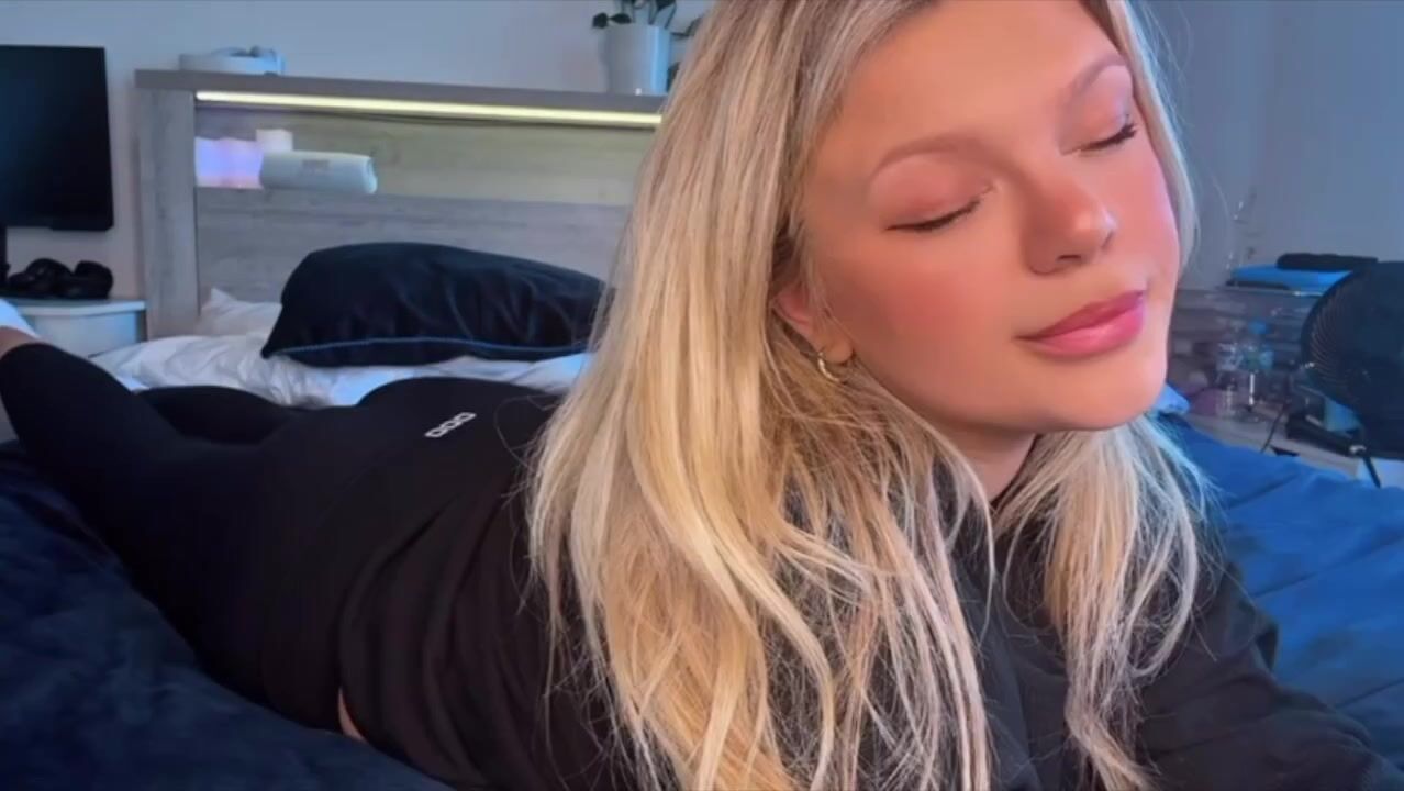 New Model Sexy and bubbly fart
