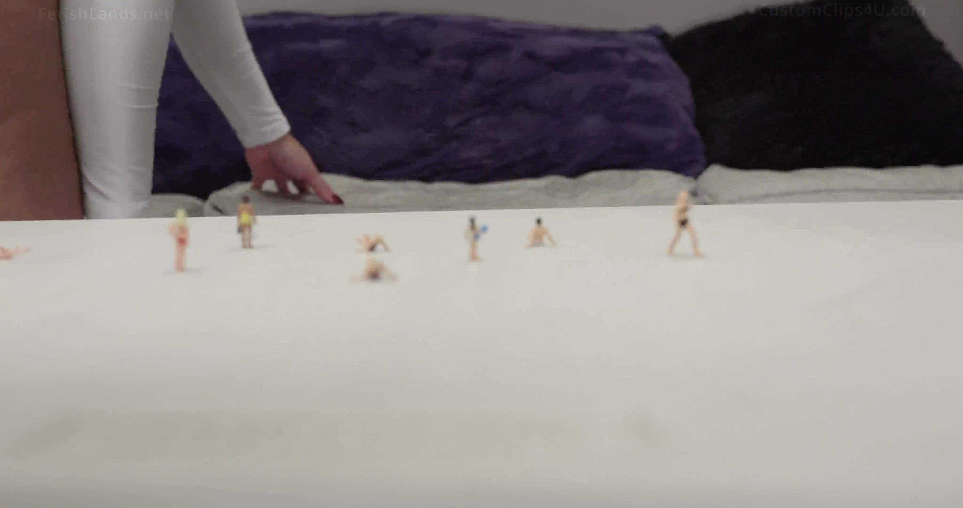 Giantess Sahrye Booty playtime 2