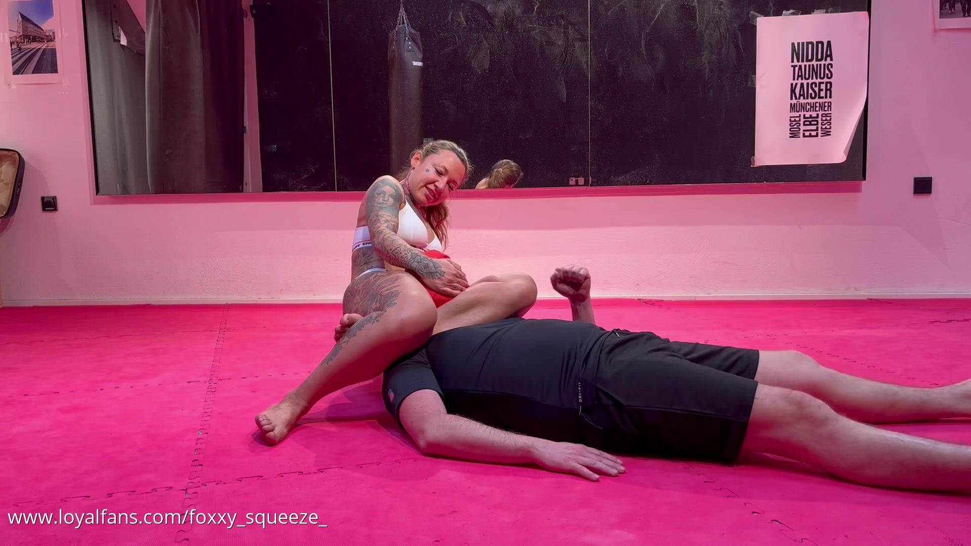 Foxxy Scissoring Guy