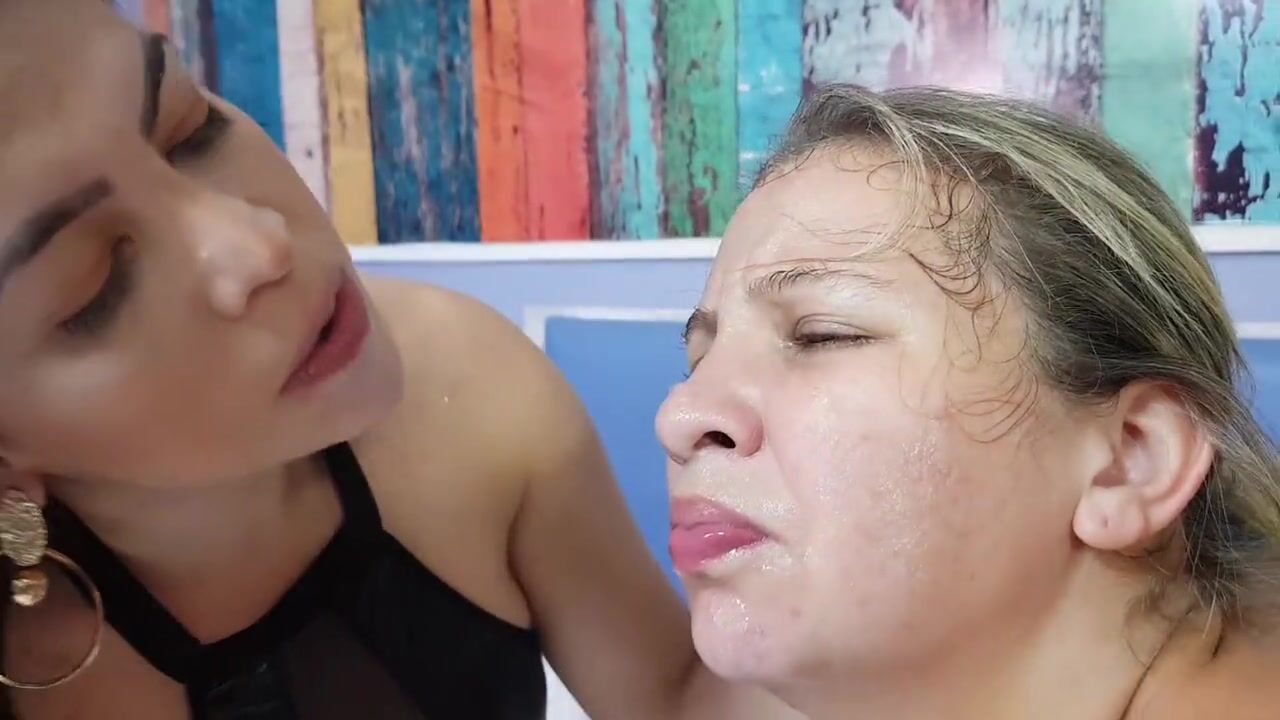 Manu Fox facelicking Yasmin