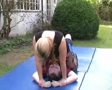 Leona wrestling 3