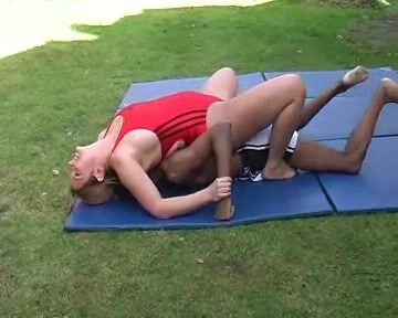 Leona wrestling 4