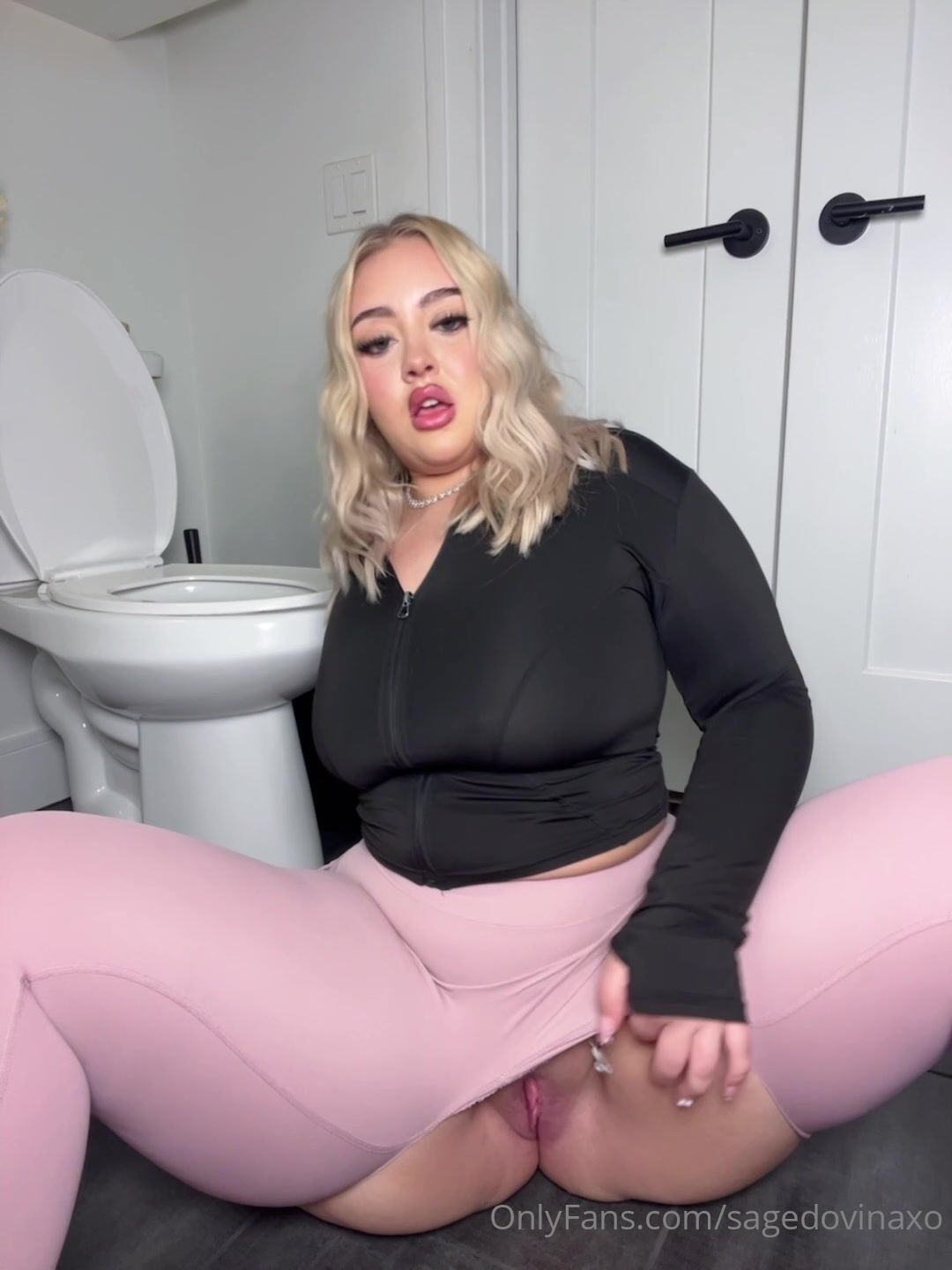 Sage dovina masturbating