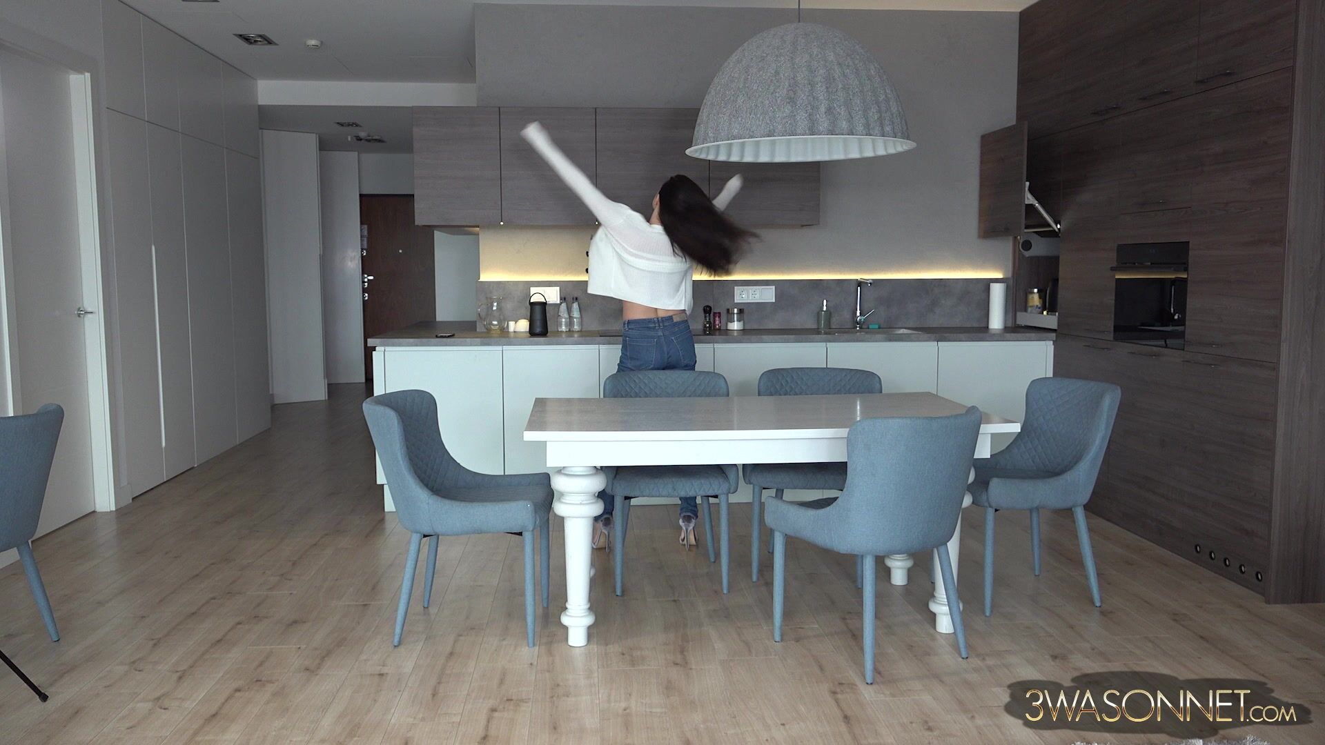 3waSonnet - 231-2020.10.04-Sweater_Jeans_-_Busty_Home_Alone