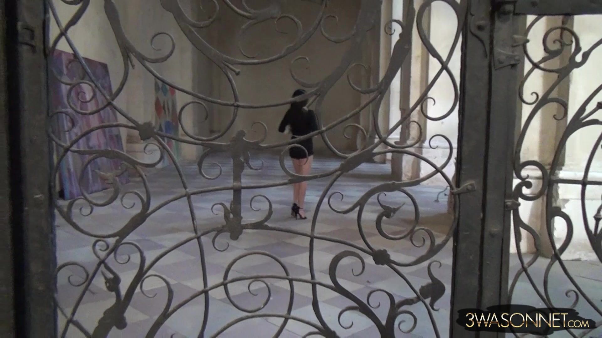 3waSonnet - 084-2015.09.04-Nude_In_A_Church