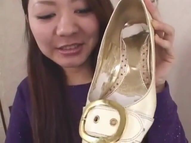 Japanese girls' feet sweat a lot
